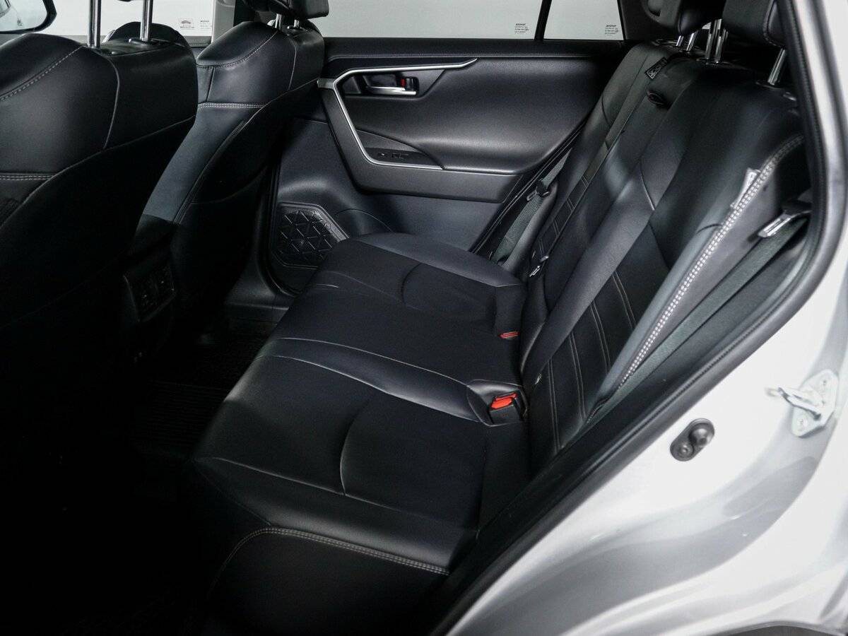 Toyota RAV4 с пробегом — 2021 год. Фото: #9