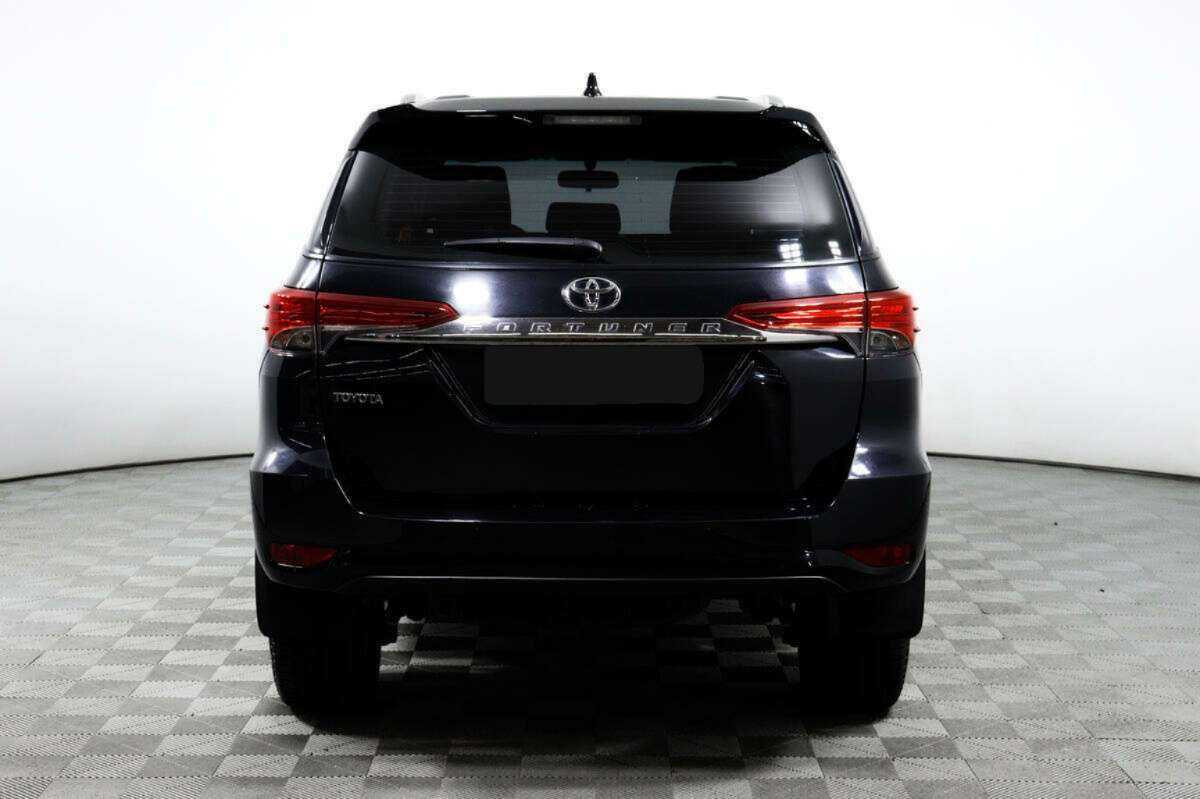Toyota Fortuner с пробегом — 2018 год. Фото: #5