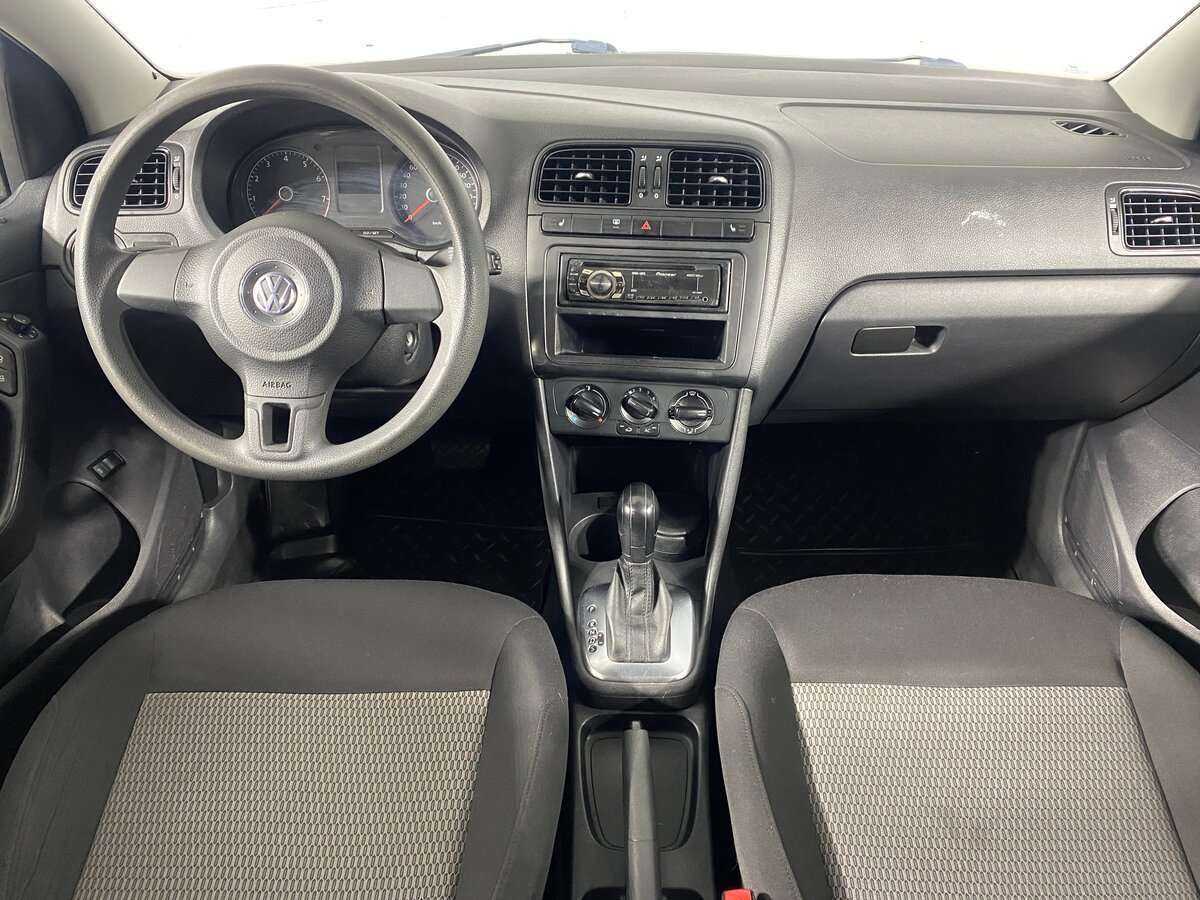 Volkswagen Polo с пробегом — 2012 год. Фото: #10