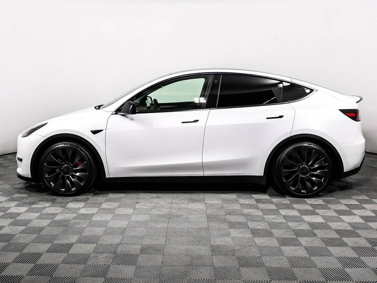 Tesla Model Y с пробегом — 2023 год. Фото: #7