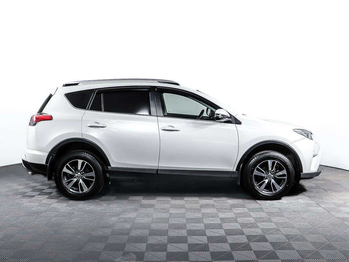 Toyota RAV4 с пробегом — 2019 год. Фото: #3