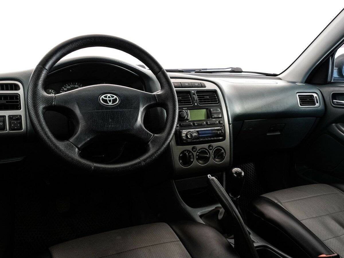 Toyota Avensis с пробегом — 2002 год. Фото: #10