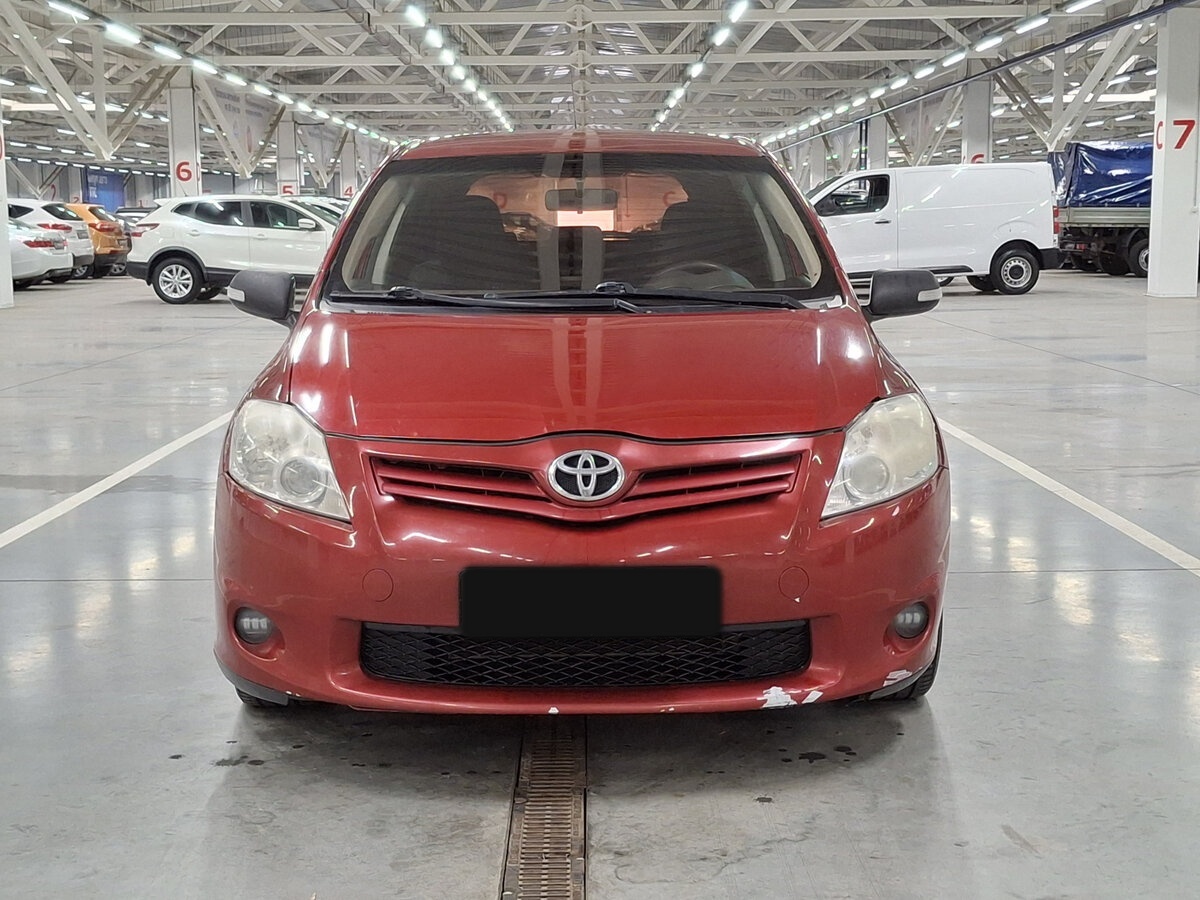 Toyota Auris с пробегом — 2010 год. Фото: #1