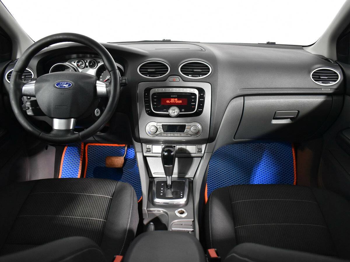 Ford Focus с пробегом — 2010 год. Фото: #10