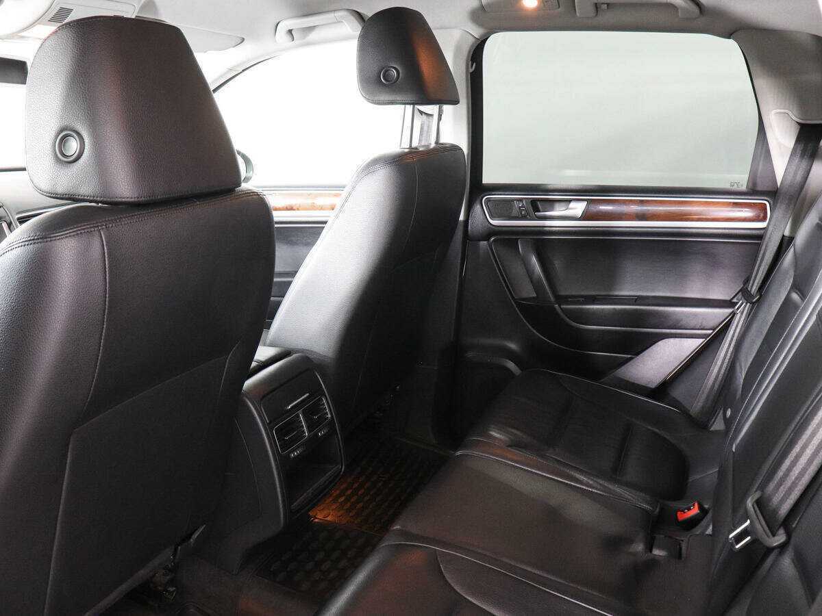Volkswagen Touareg с пробегом — 2010 год. Фото: #11
