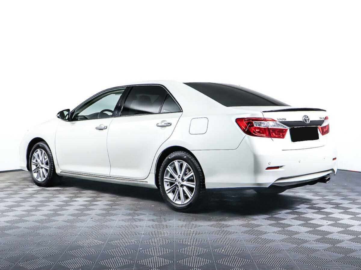 Toyota Camry с пробегом — 2014 год. Фото: #6