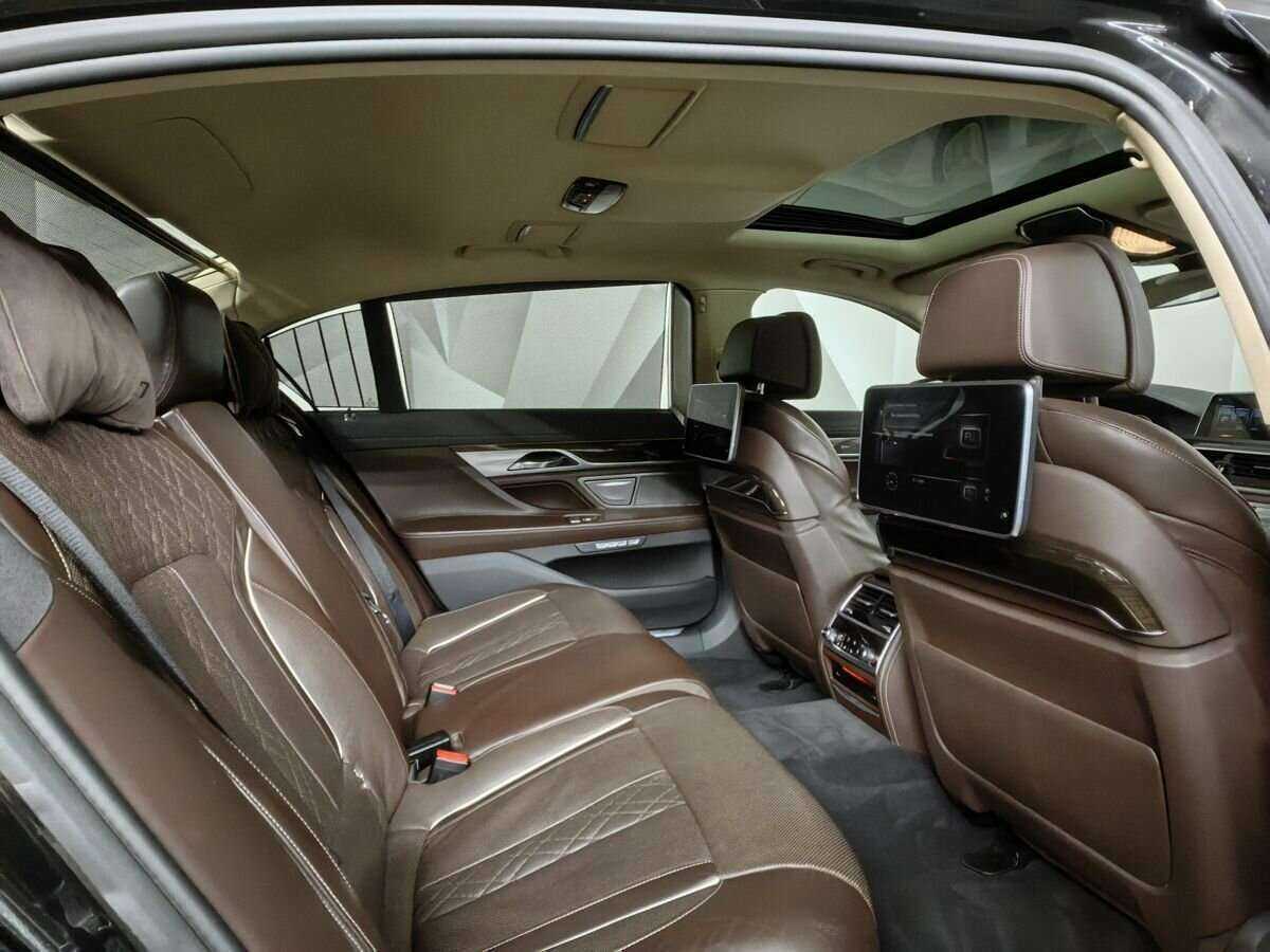BMW 7 серии с пробегом — 2015 год. Фото: #11