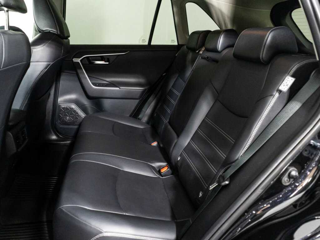 Toyota RAV4 с пробегом — 2022 год. Фото: #9