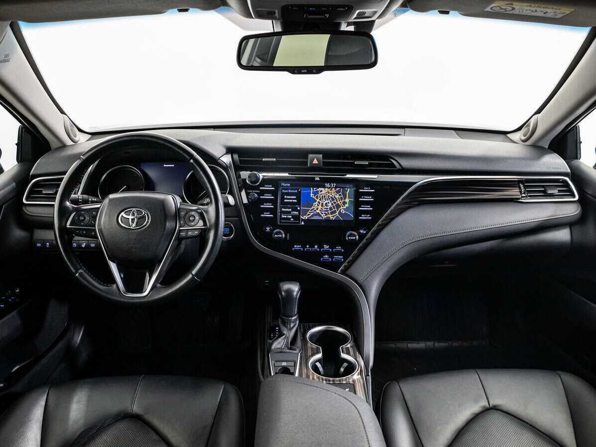 Toyota Camry с пробегом — 2018 год. Фото: #6