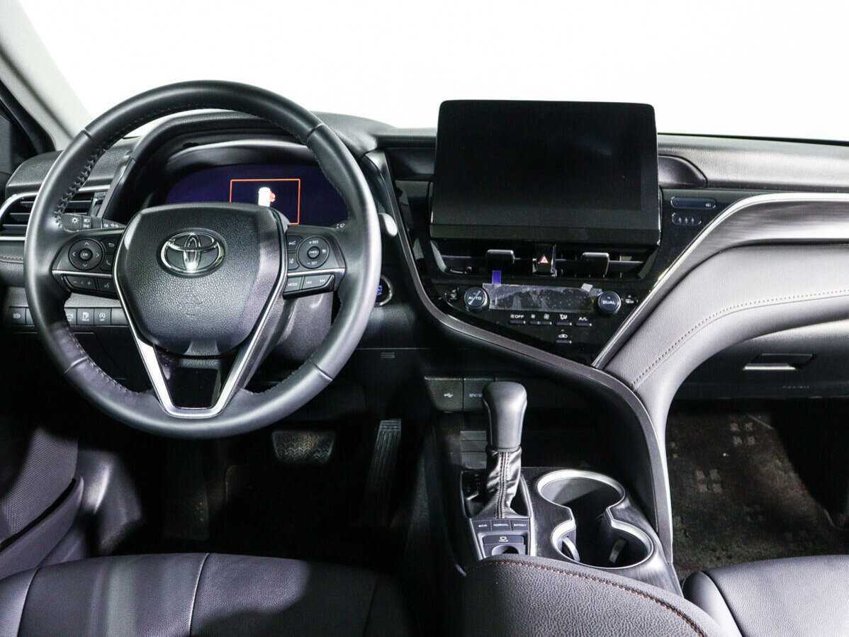 Toyota Camry с пробегом — 2023 год. Фото: #9