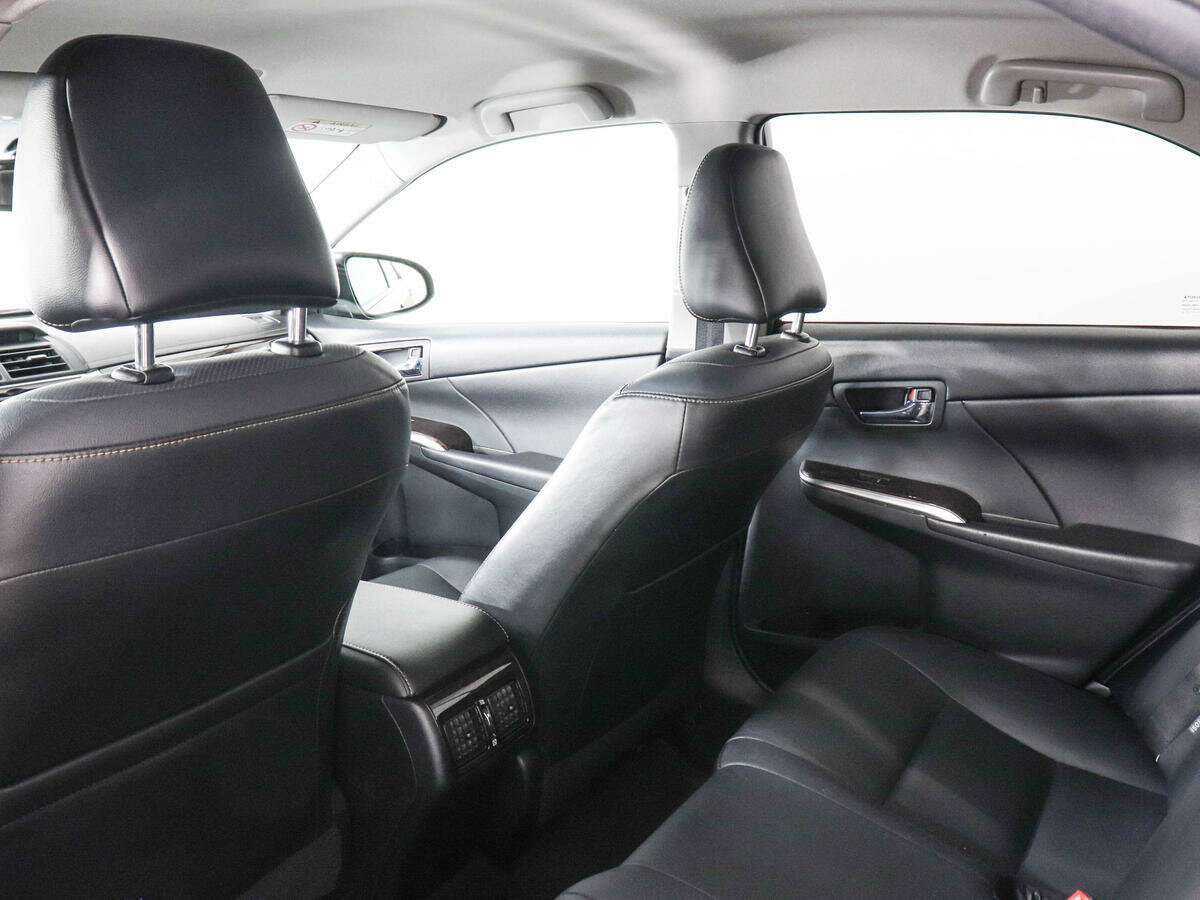 Toyota Camry с пробегом — 2016 год. Фото: #11