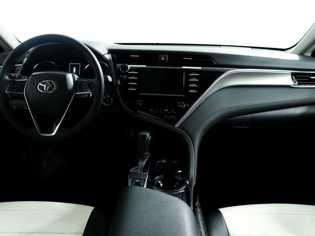 Toyota Camry с пробегом — 2019 год. Фото: #10