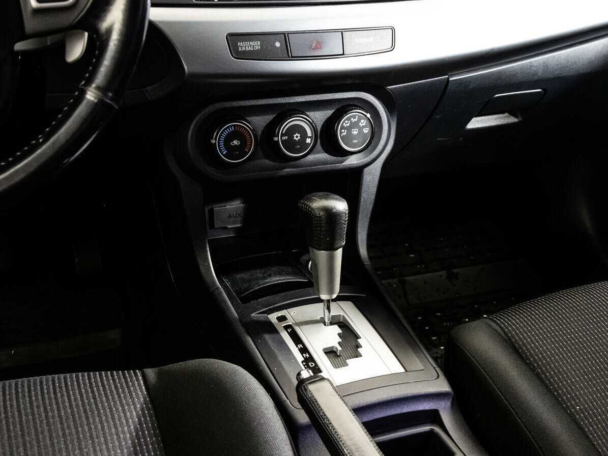 Mitsubishi Lancer с пробегом — 2010 год. Фото: #11