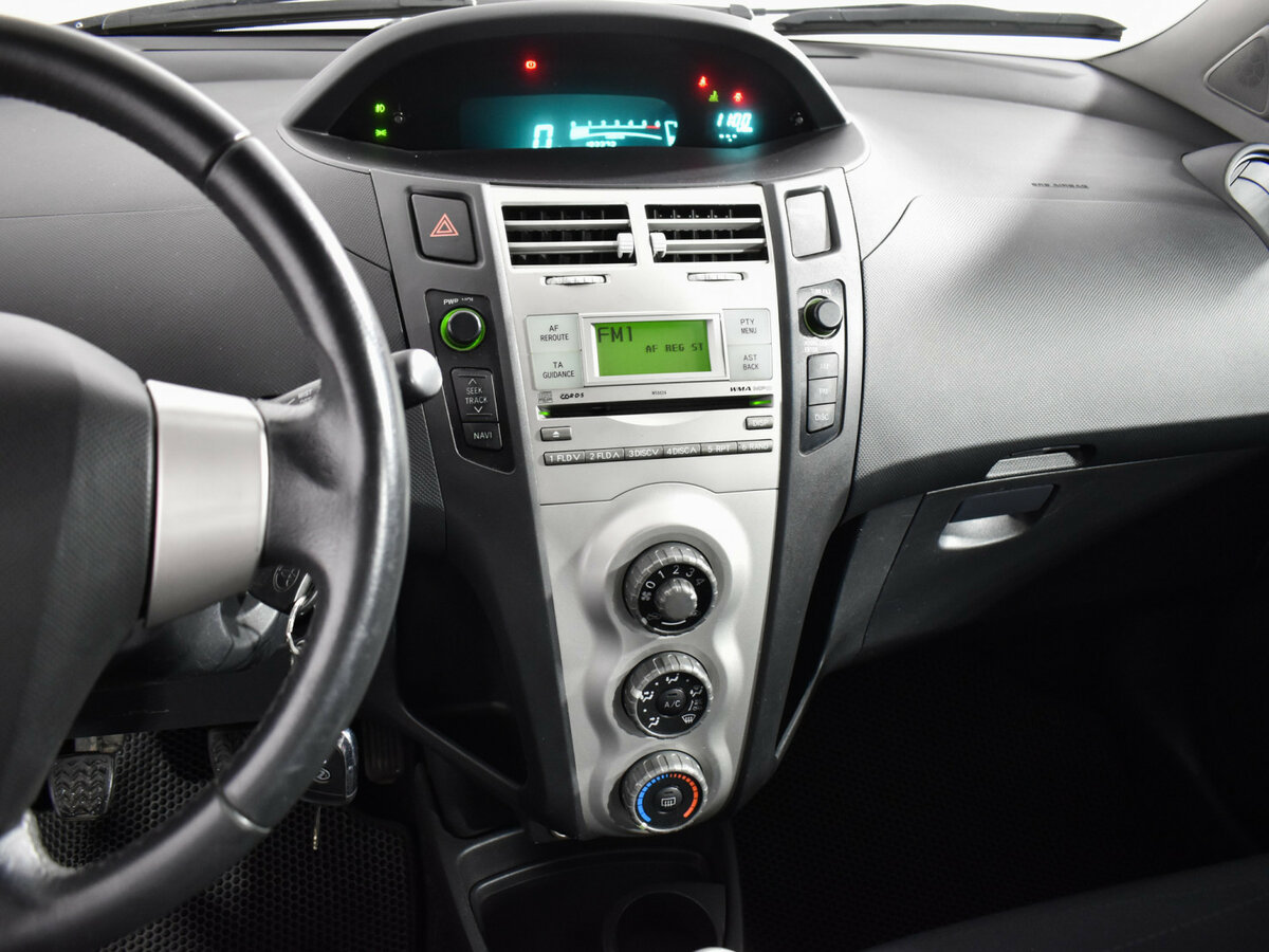 Toyota Yaris с пробегом — 2008 год. Фото: #15