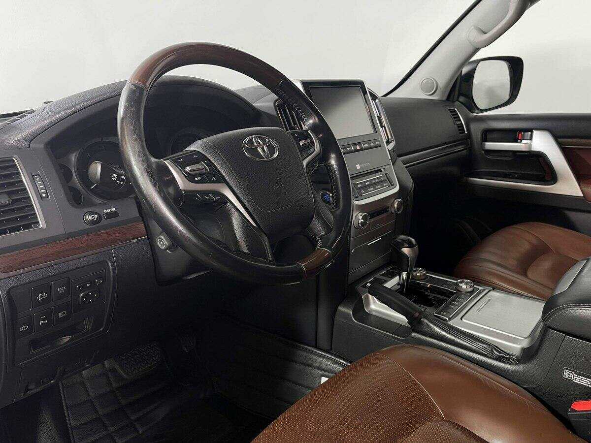 Toyota Land Cruiser с пробегом — 2016 год. Фото: #12