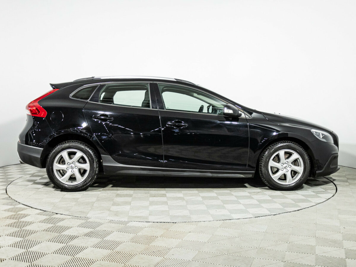 Volvo V40 Cross Country с пробегом — 2017 год. Фото: #3