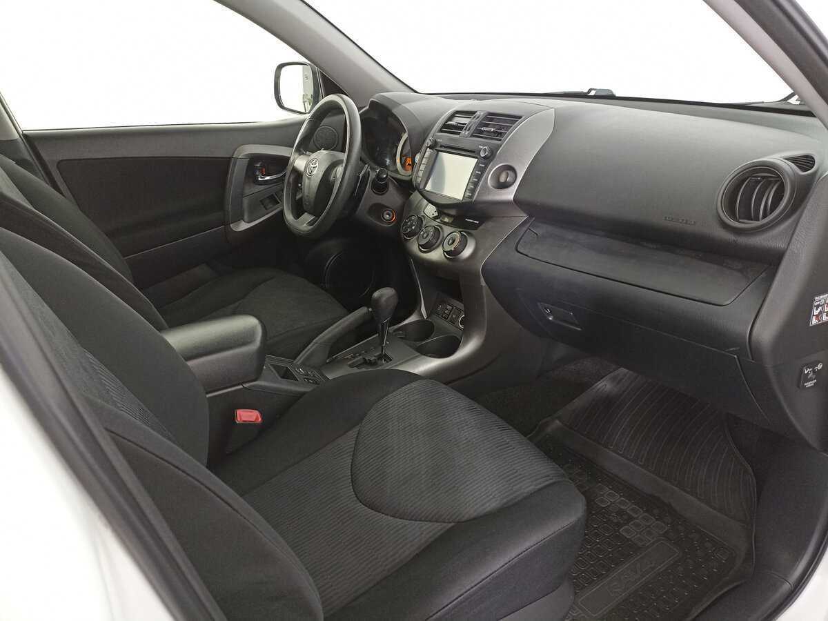 Toyota RAV4 с пробегом — 2012 год. Фото: #8
