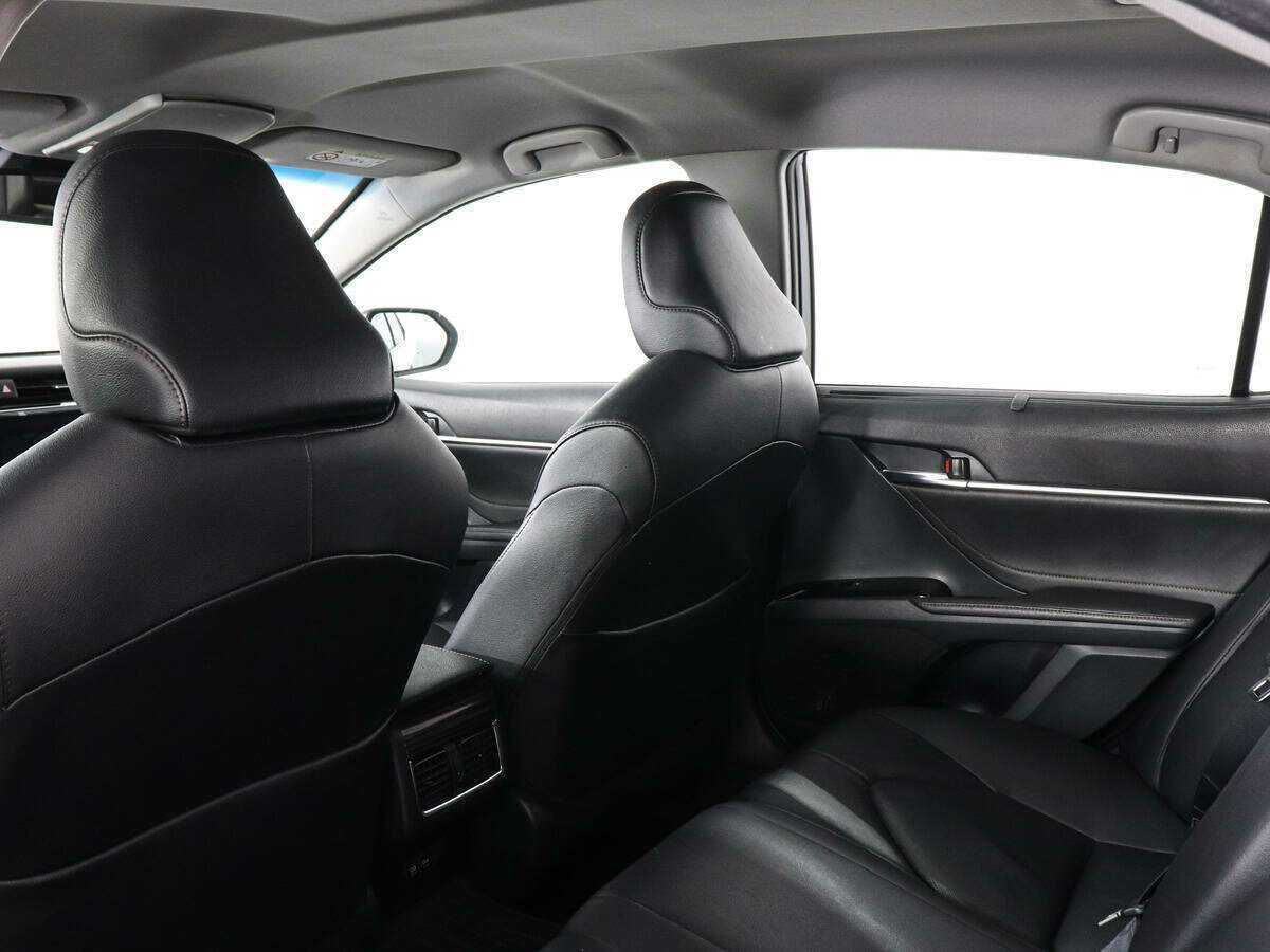Toyota Camry с пробегом — 2021 год. Фото: #10