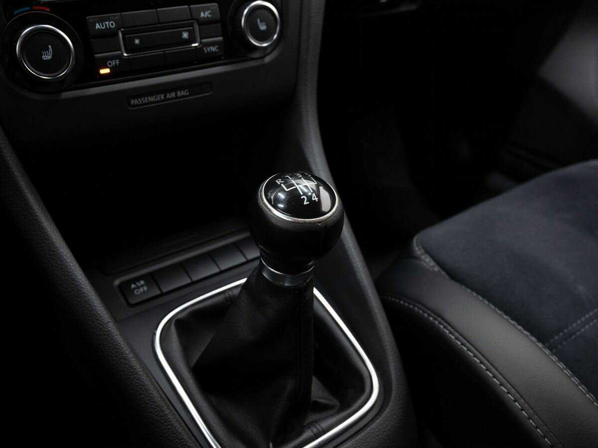 Volkswagen Golf с пробегом — 2012 год. Фото: #18