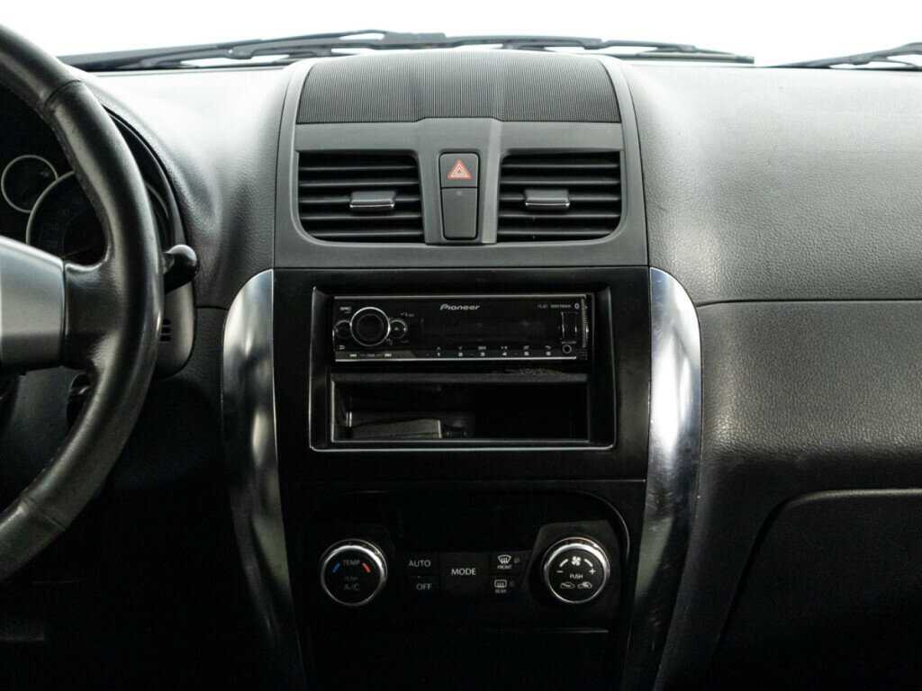 Suzuki SX4 с пробегом — 2010 год. Фото: #13