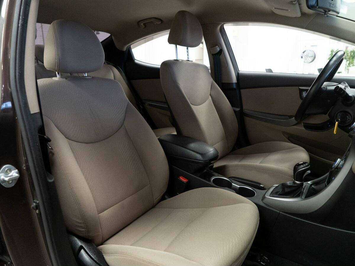 Hyundai Elantra с пробегом — 2014 год. Фото: #9