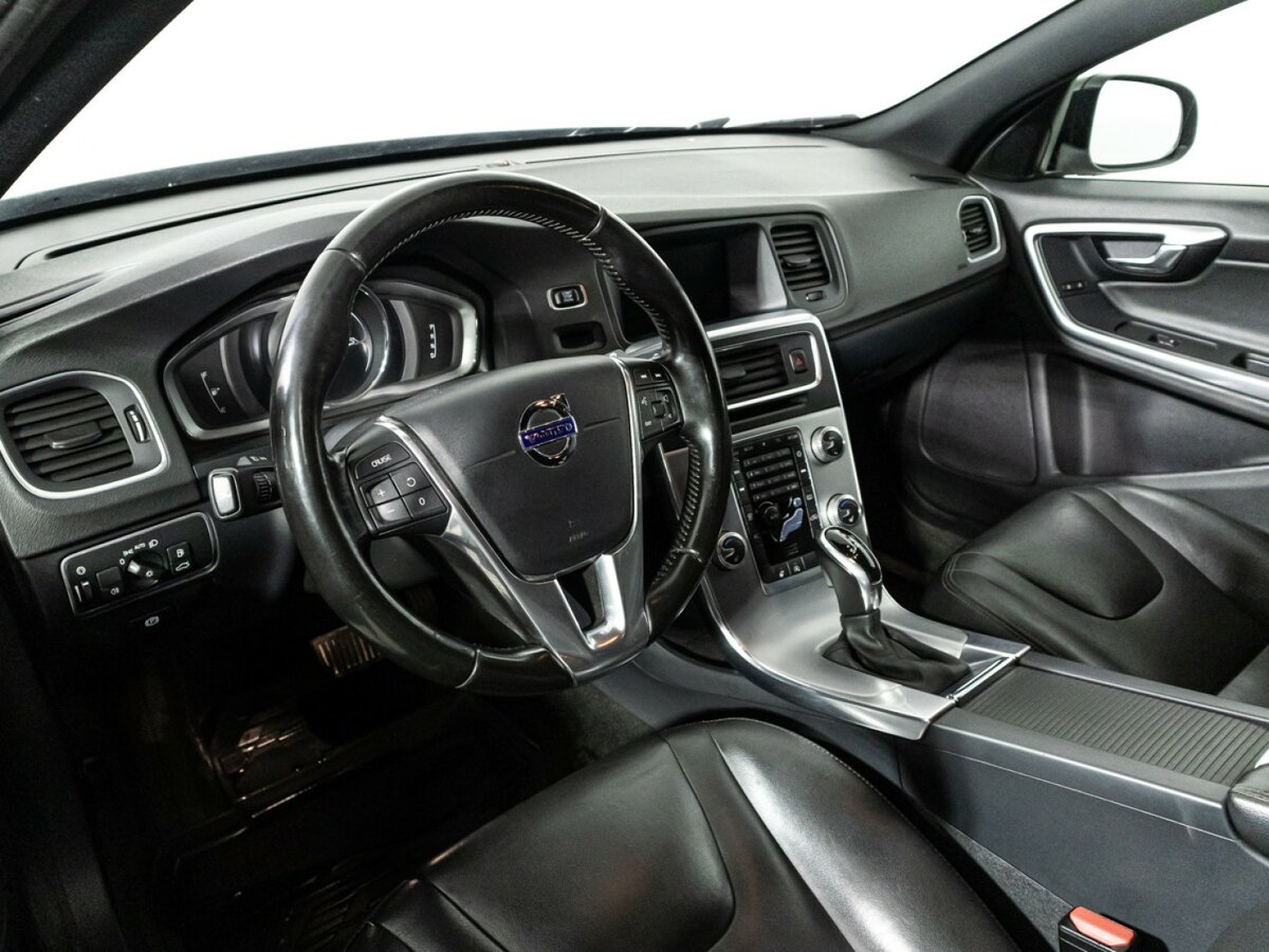 Volvo V60 Cross Country с пробегом — 2016 год. Фото: #10