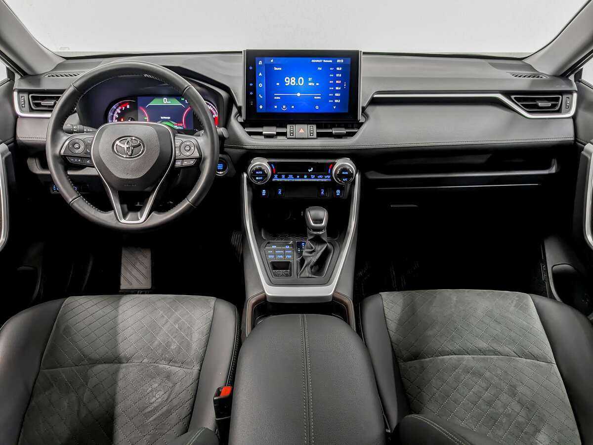 Toyota RAV4 с пробегом — 2022 год. Фото: #10