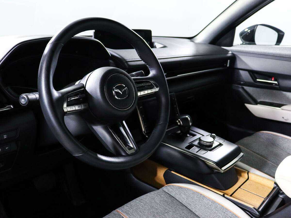 Mazda MX-30 с пробегом — 2020 год. Фото: #12