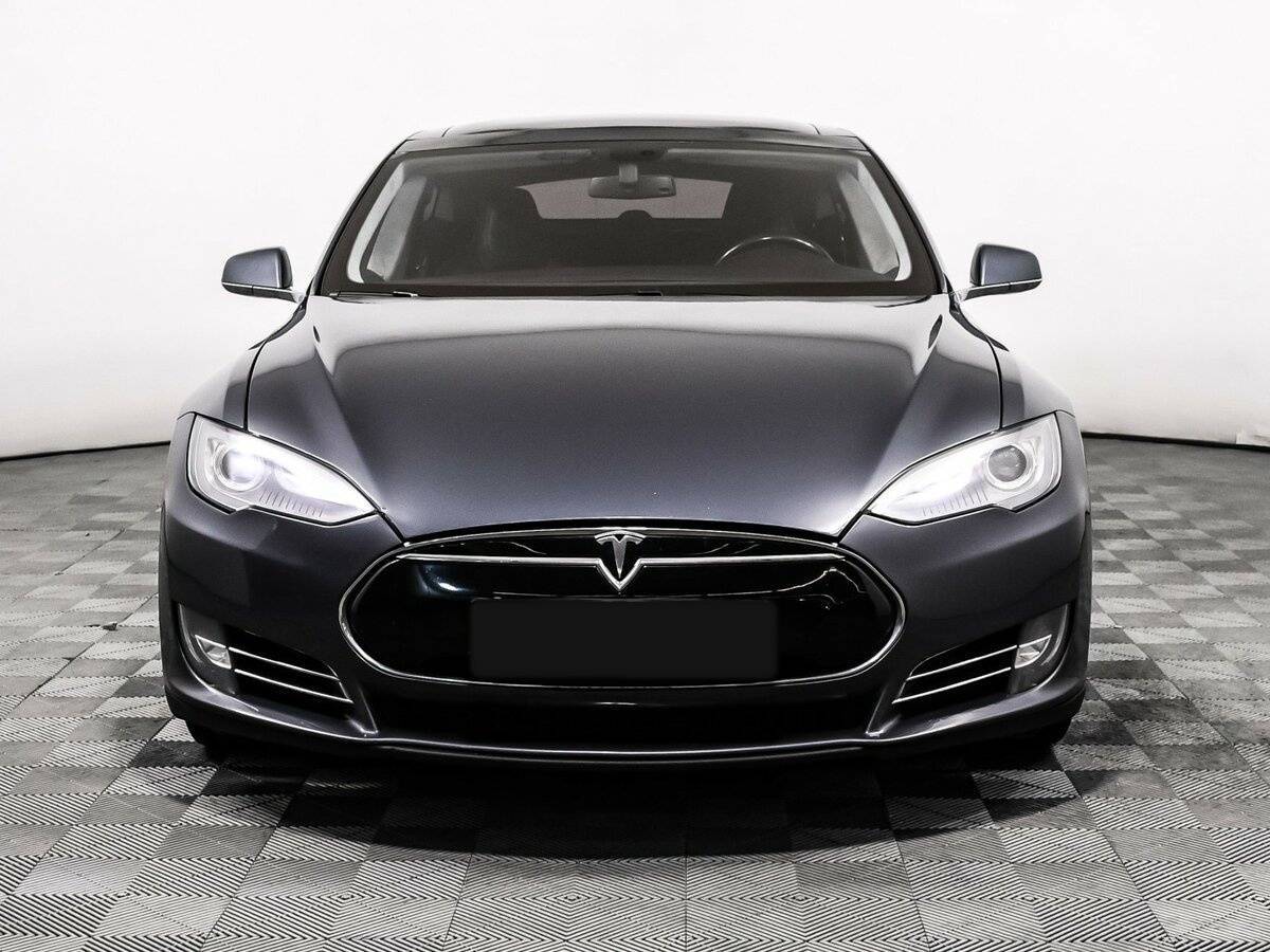 Tesla Model S с пробегом — 2013 год. Фото: #1