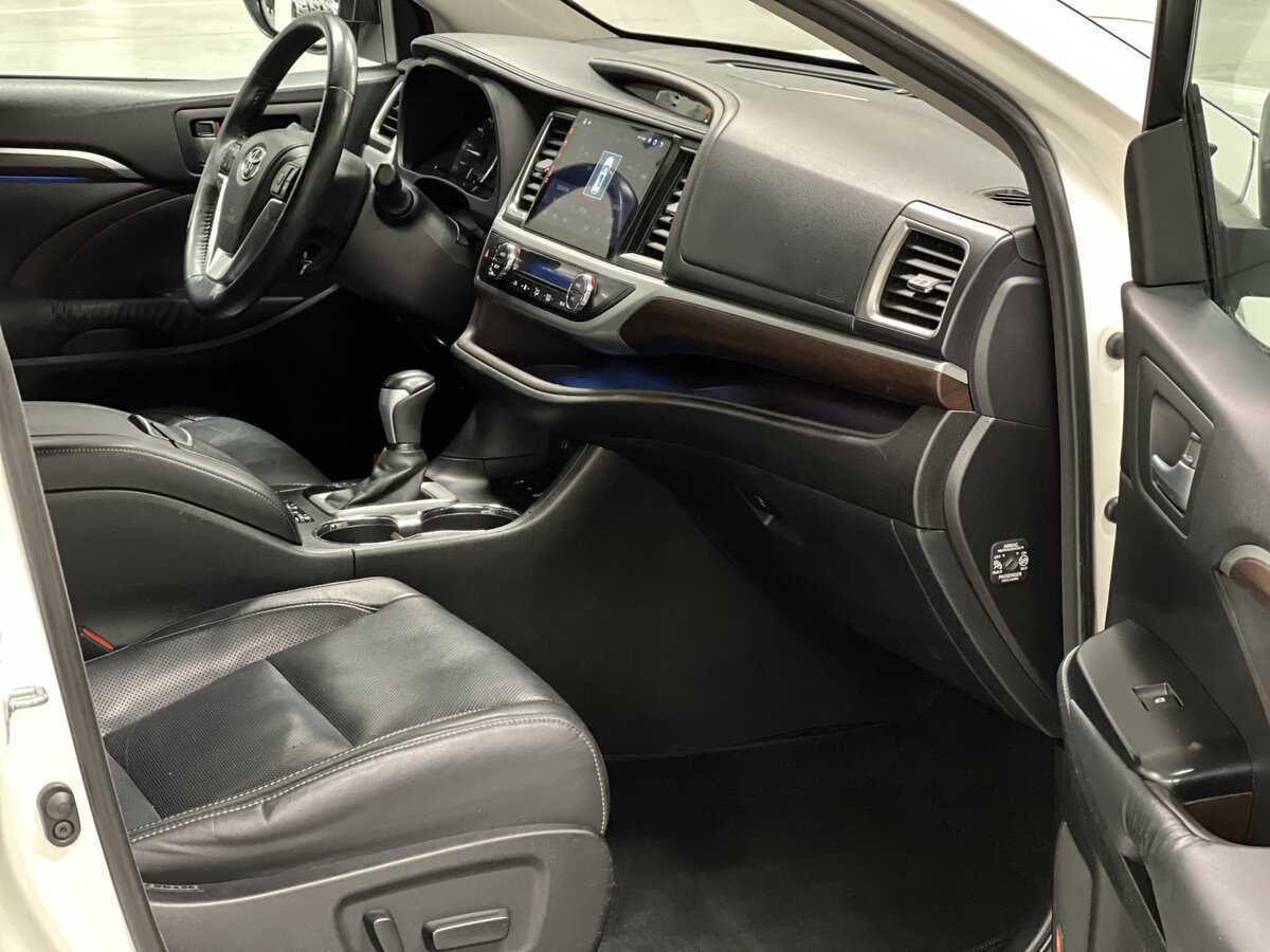 Toyota Highlander с пробегом — 2014 год. Фото: #10