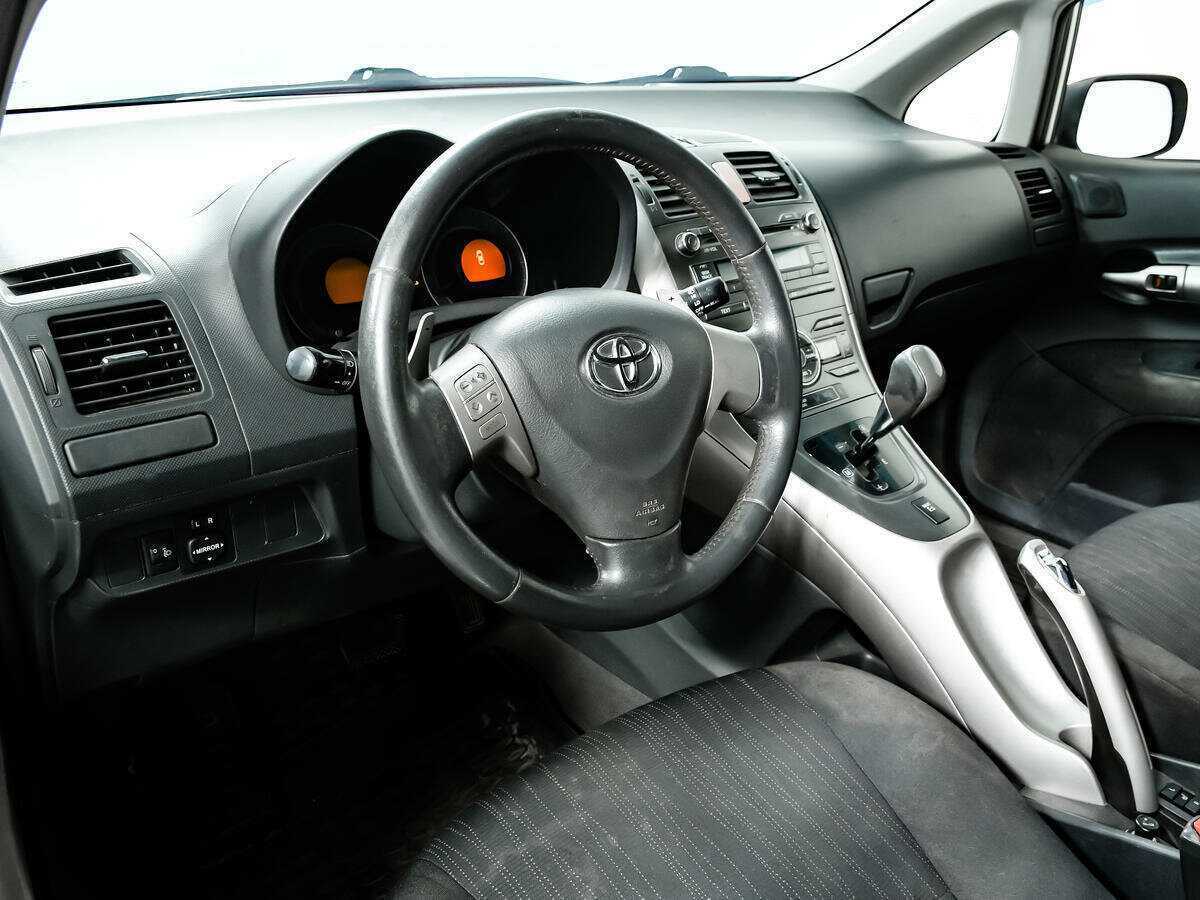 Toyota Auris с пробегом — 2008 год. Фото: #11