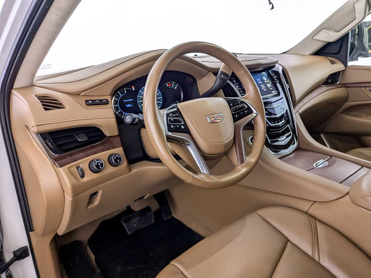 Cadillac Escalade с пробегом — 2016 год. Фото: #18