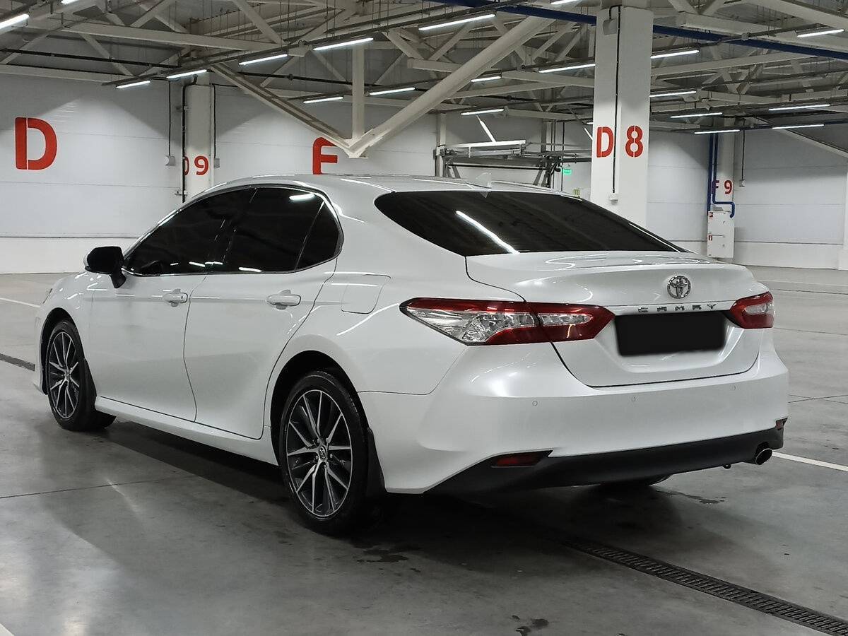 Toyota Camry с пробегом — 2021 год. Фото: #6