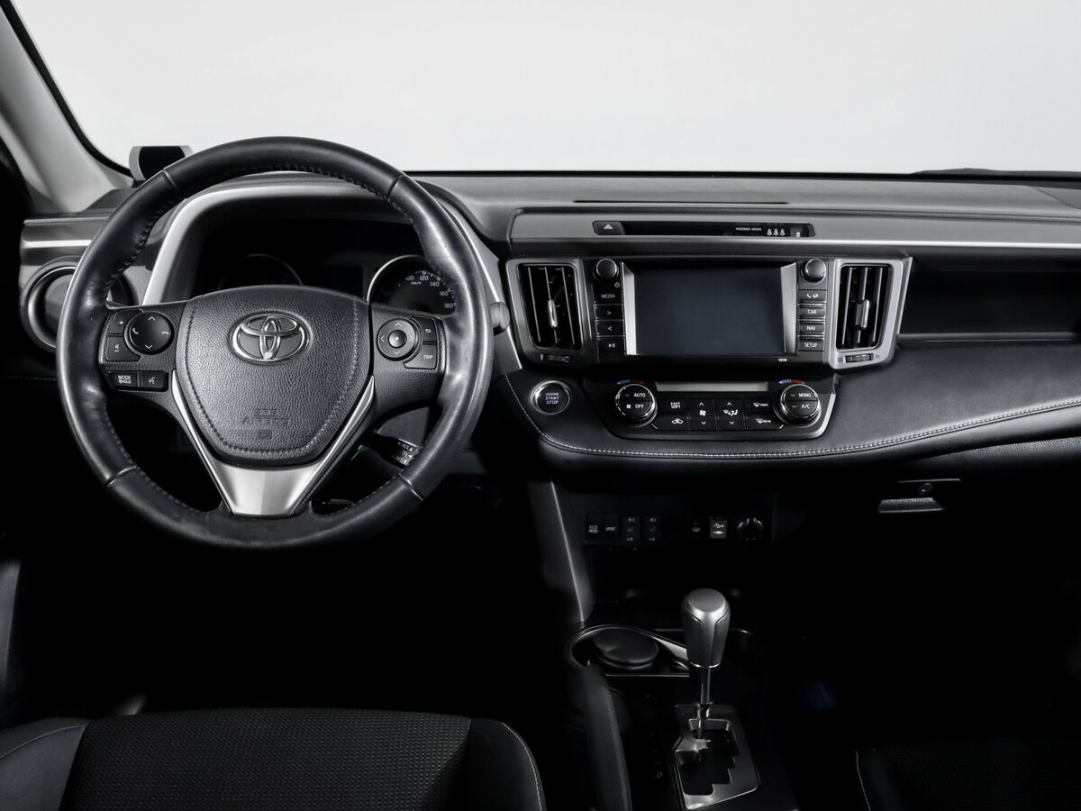 Toyota RAV4 с пробегом — 2018 год. Фото: #11