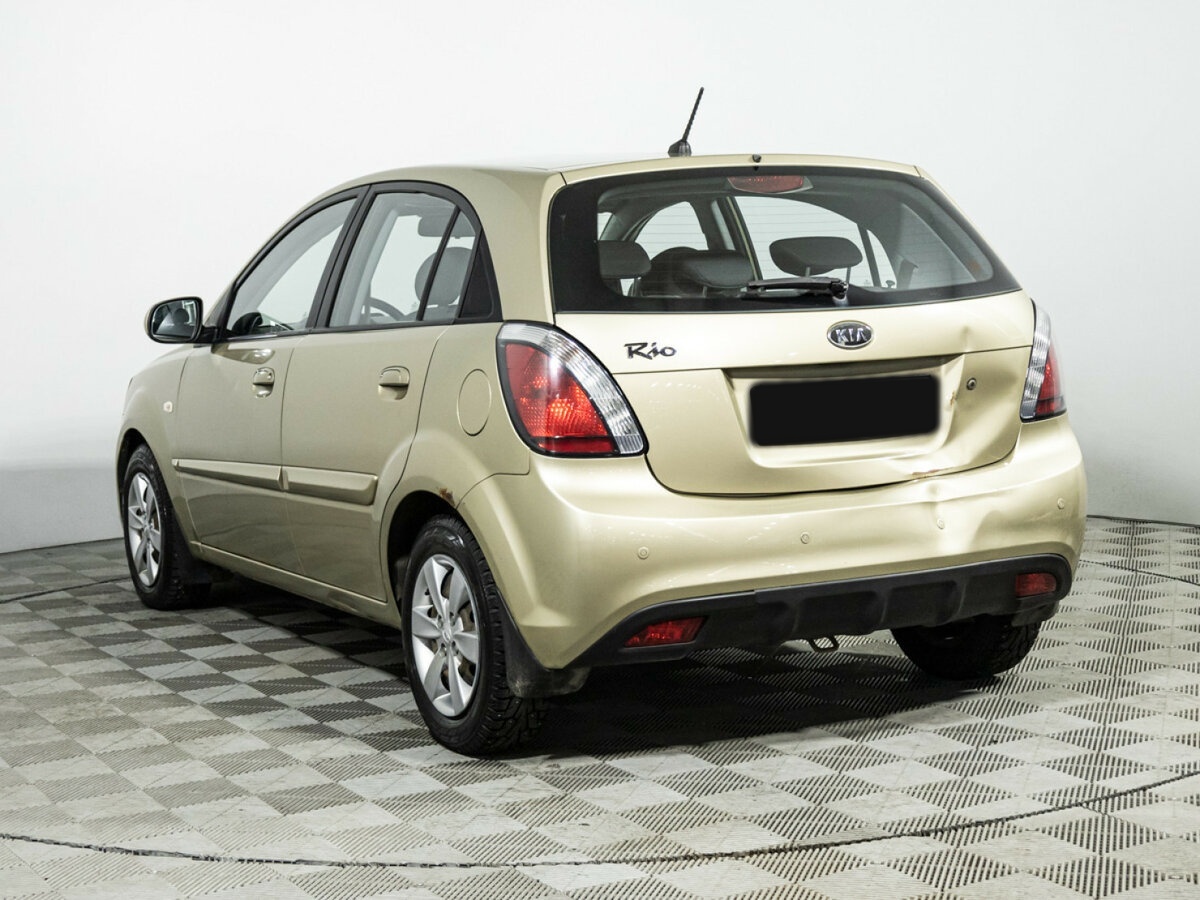 Kia Rio с пробегом — 2011 год. Фото: #6