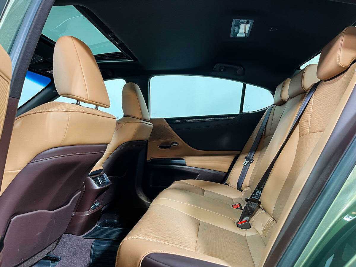 Lexus ES с пробегом — 2021 год. Фото: #9