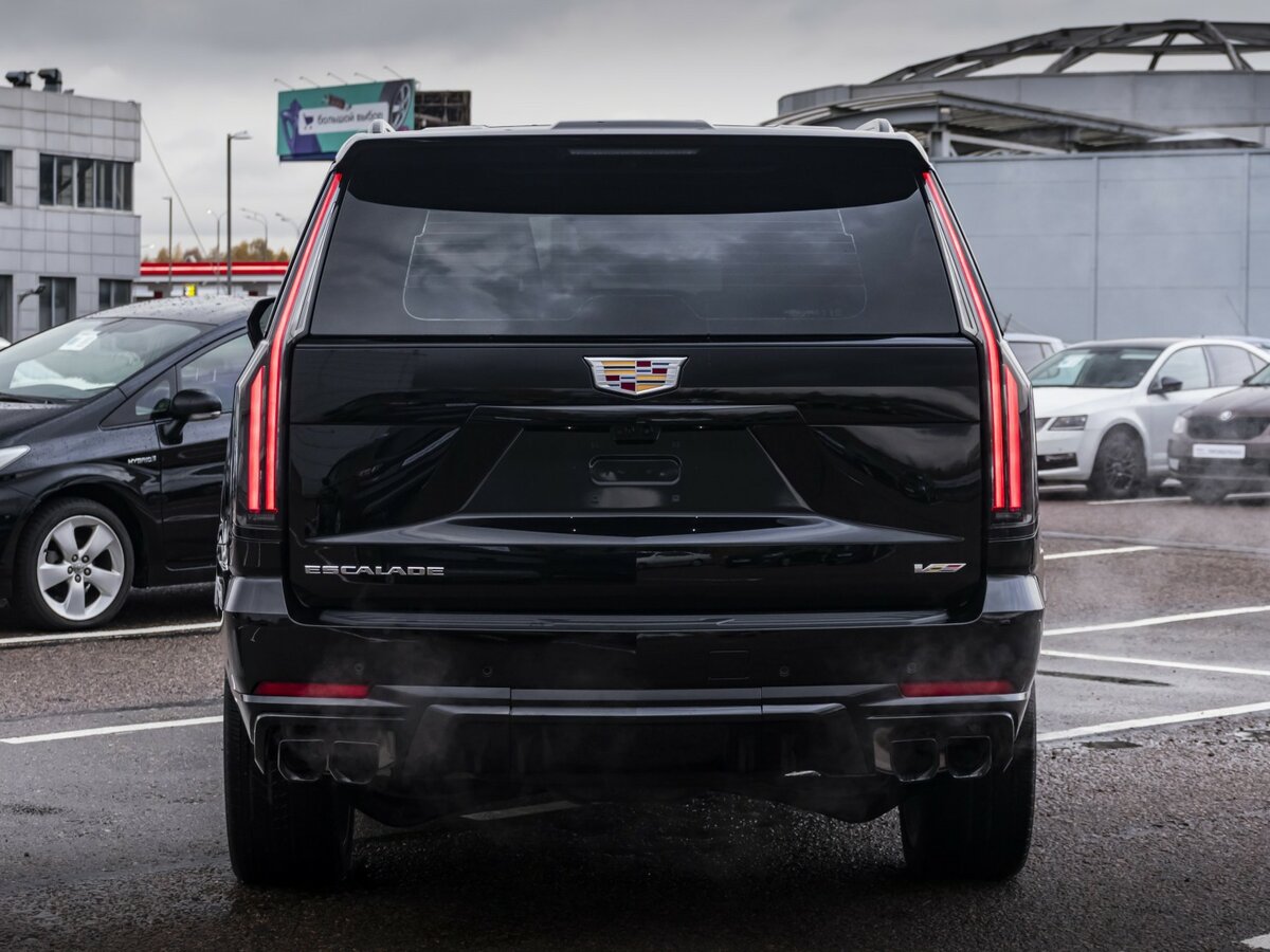 Cadillac Escalade-V с пробегом — 2025 год. Фото: #8