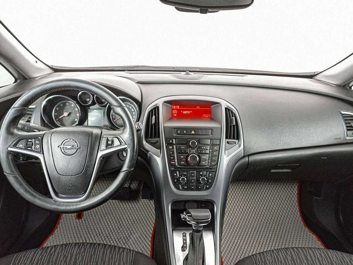 Opel Astra с пробегом — 2012 год. Фото: #10