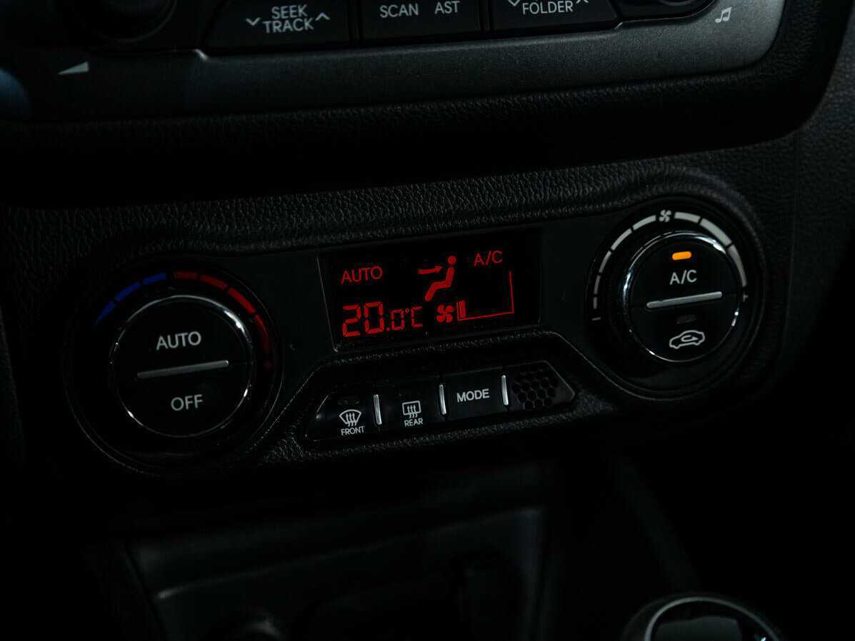 Kia Rio с пробегом — 2013 год. Фото: #13
