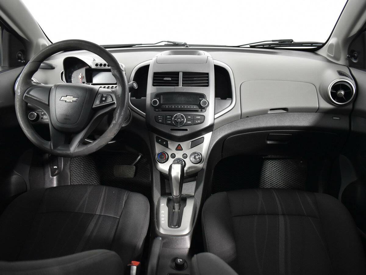 Chevrolet Aveo с пробегом — 2013 год. Фото: #10