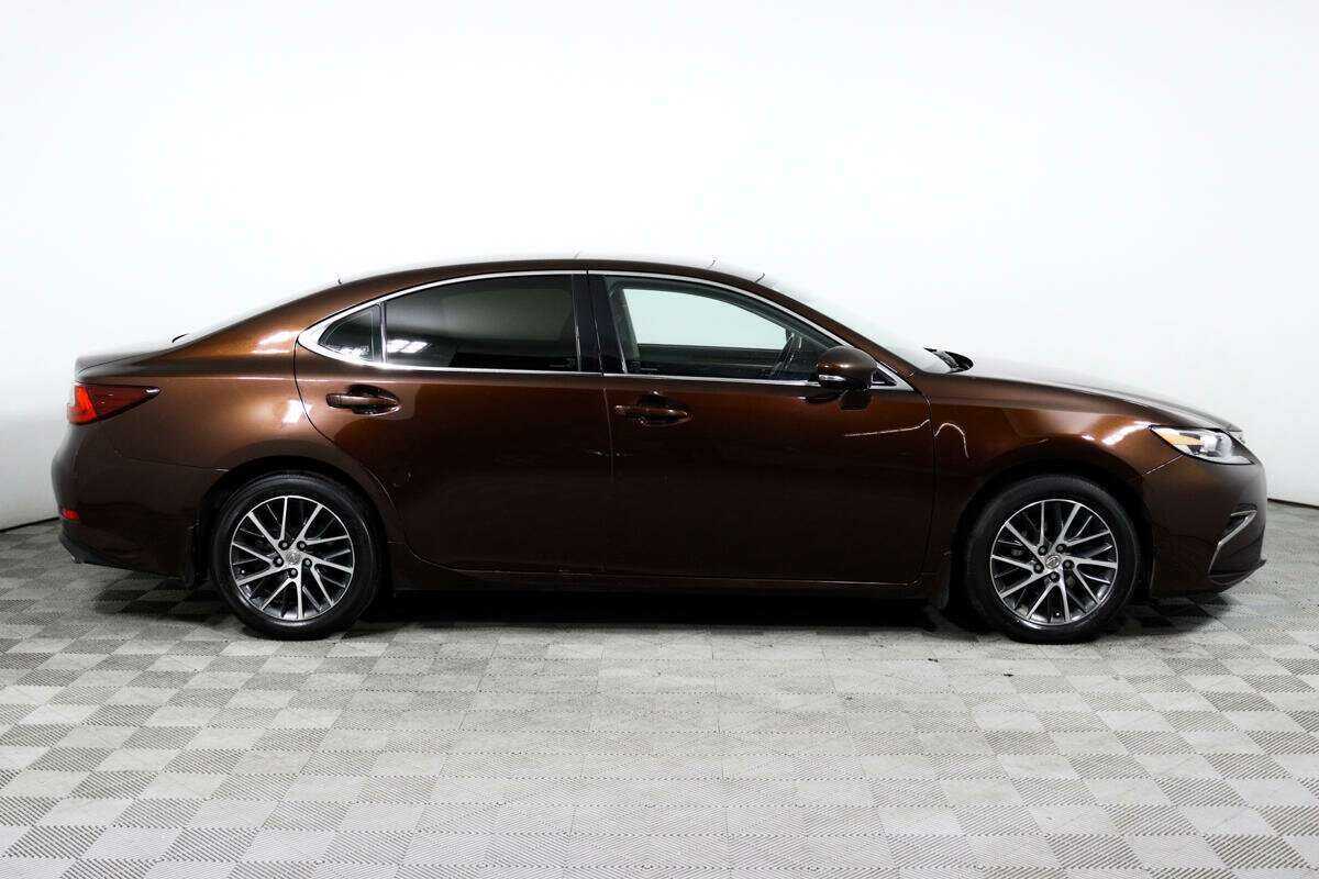 Lexus ES с пробегом — 2016 год. Фото: #3