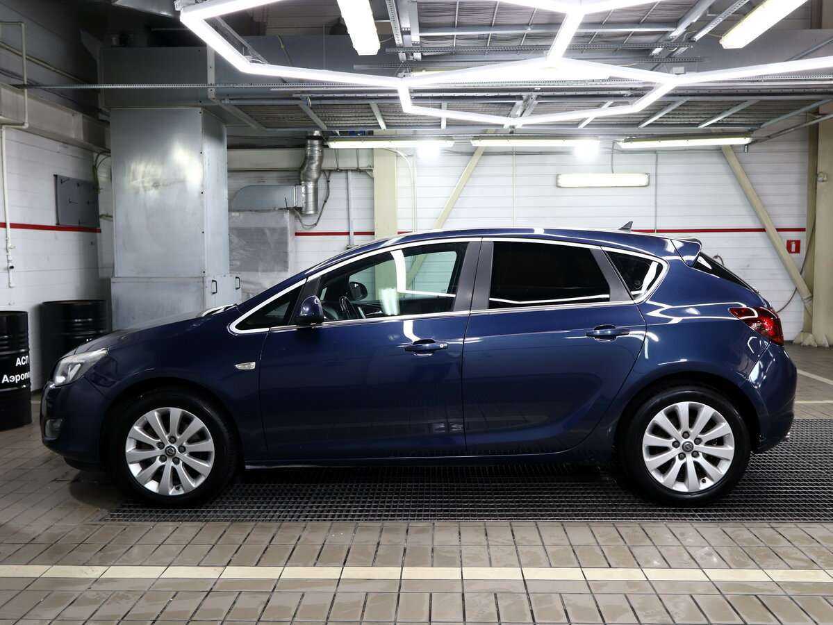 Opel Astra с пробегом — 2011 год. Фото: #5