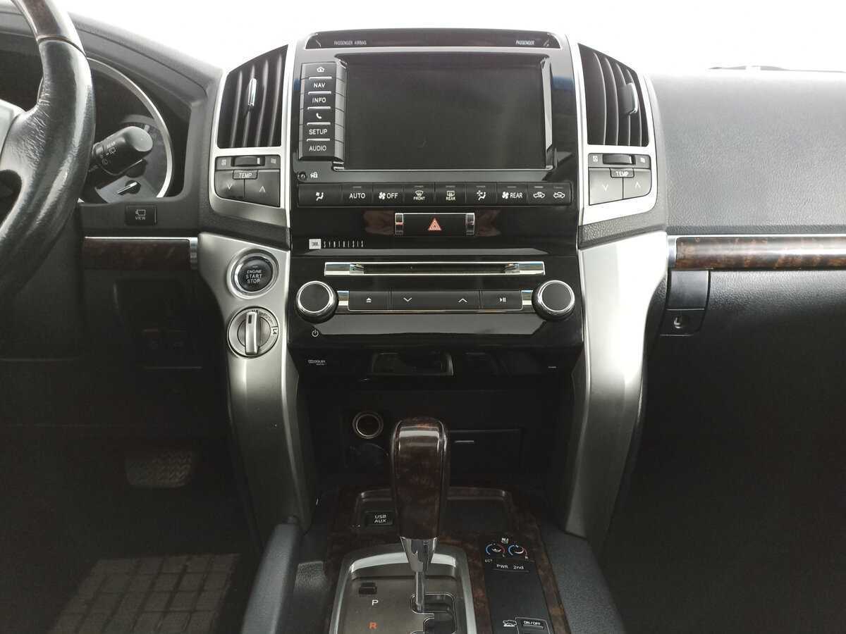 Toyota Land Cruiser с пробегом — 2015 год. Фото: #14