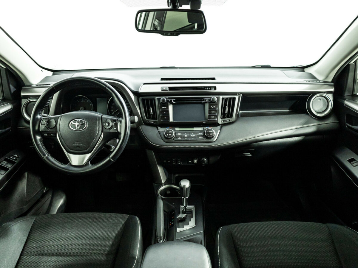Toyota RAV4 с пробегом — 2016 год. Фото: #10