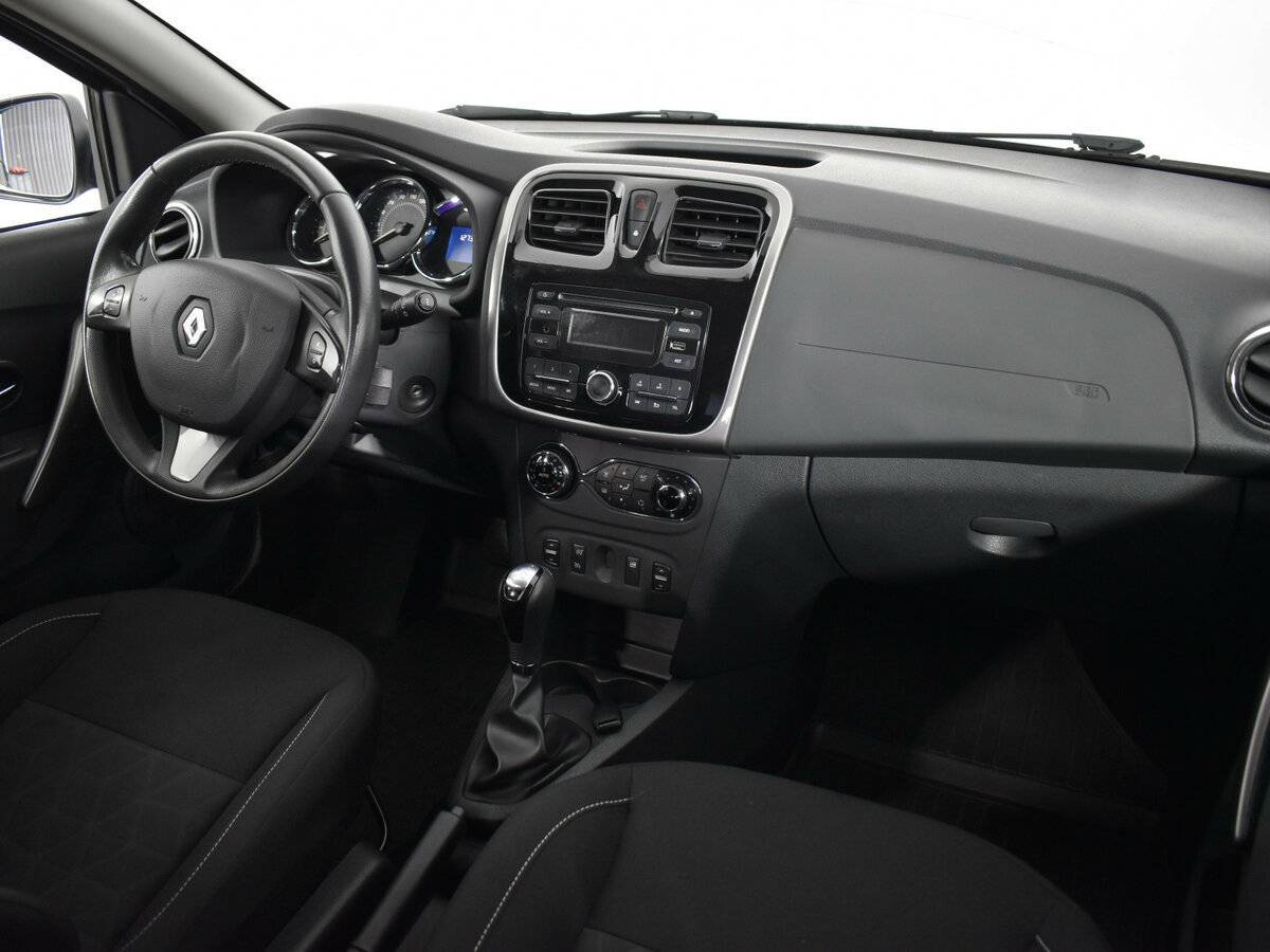 Renault Sandero с пробегом — 2017 год. Фото: #6
