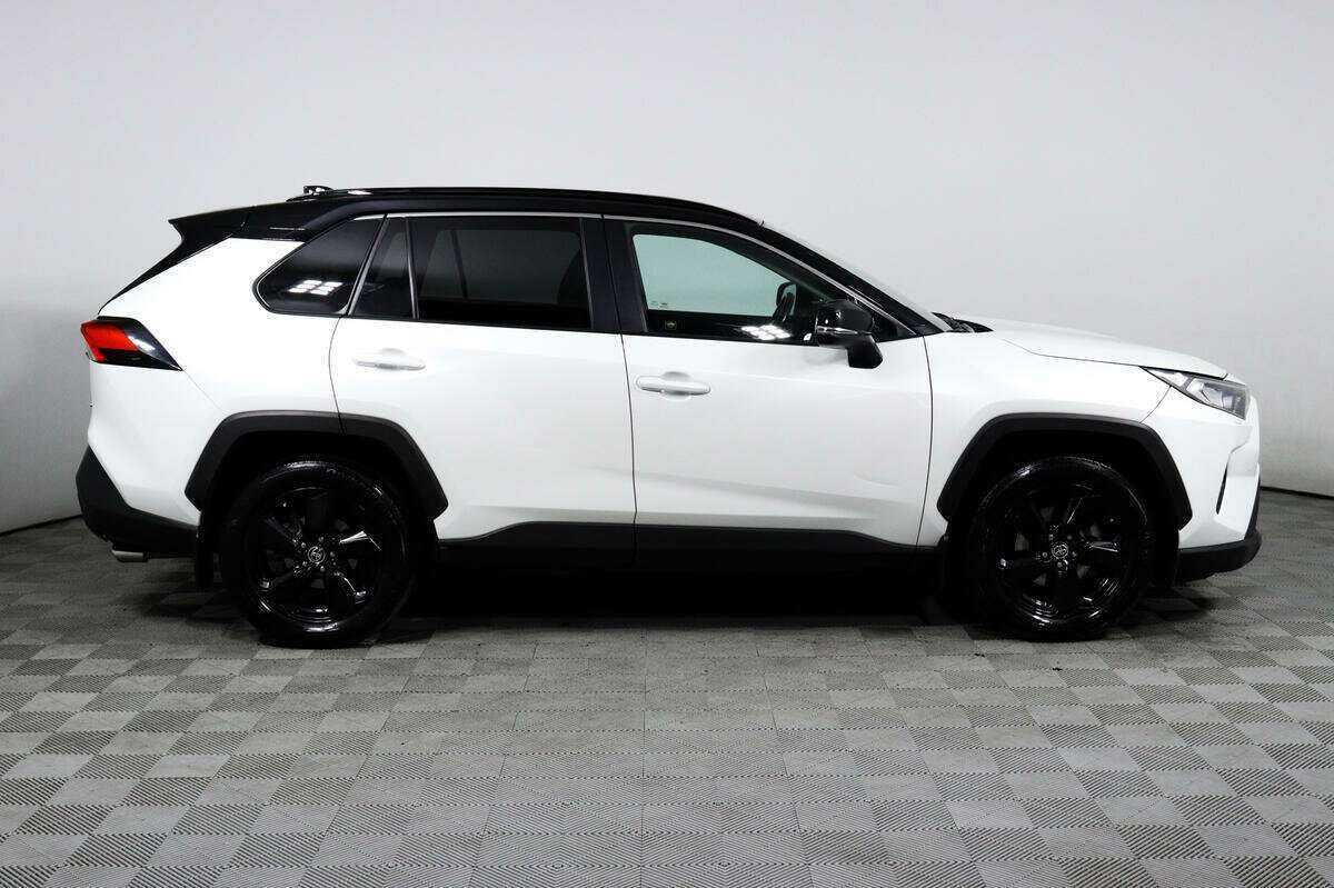 Toyota RAV4 с пробегом — 2020 год. Фото: #3