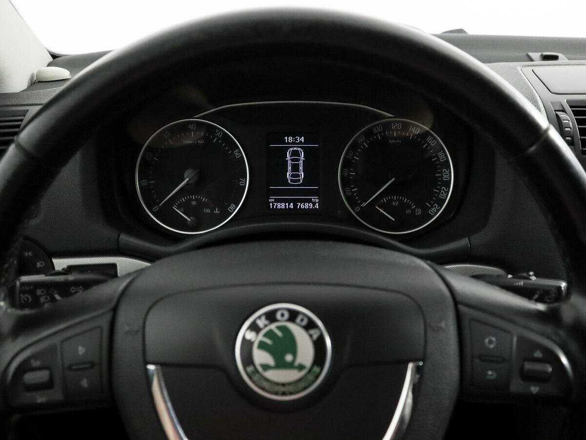 Skoda Octavia с пробегом — 2011 год. Фото: #12
