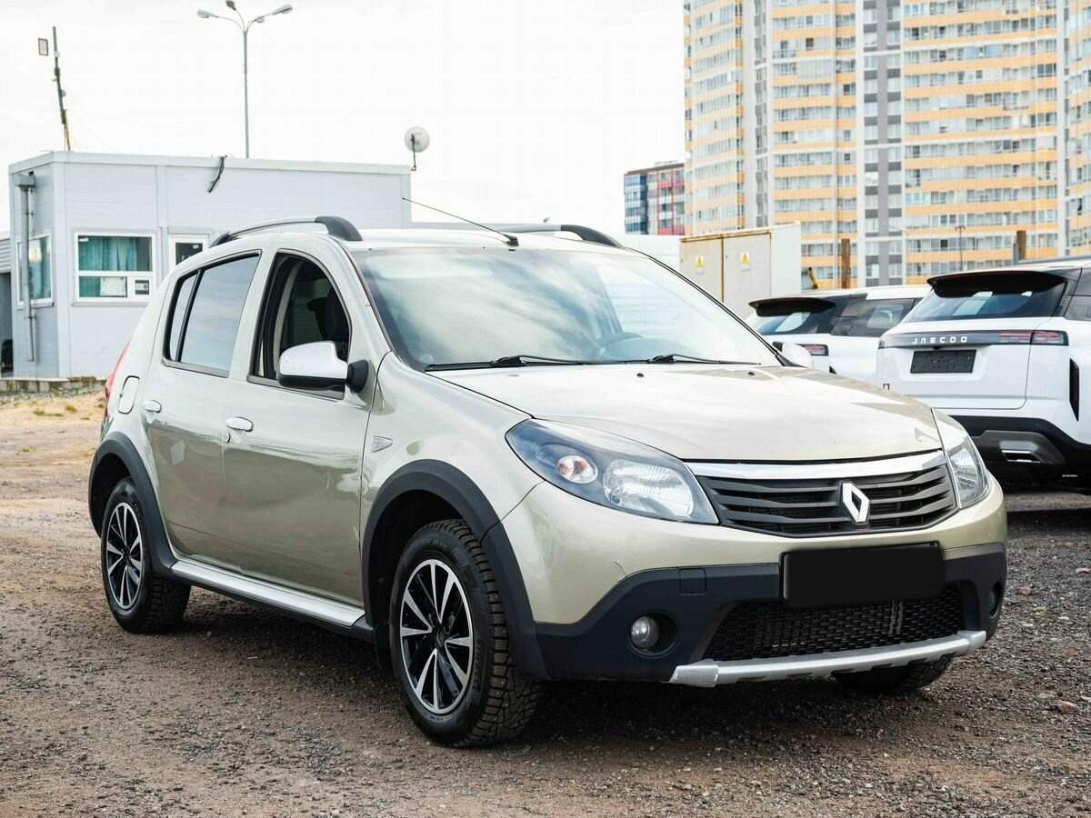 Renault Sandero с пробегом — 2011 год. Фото: #2
