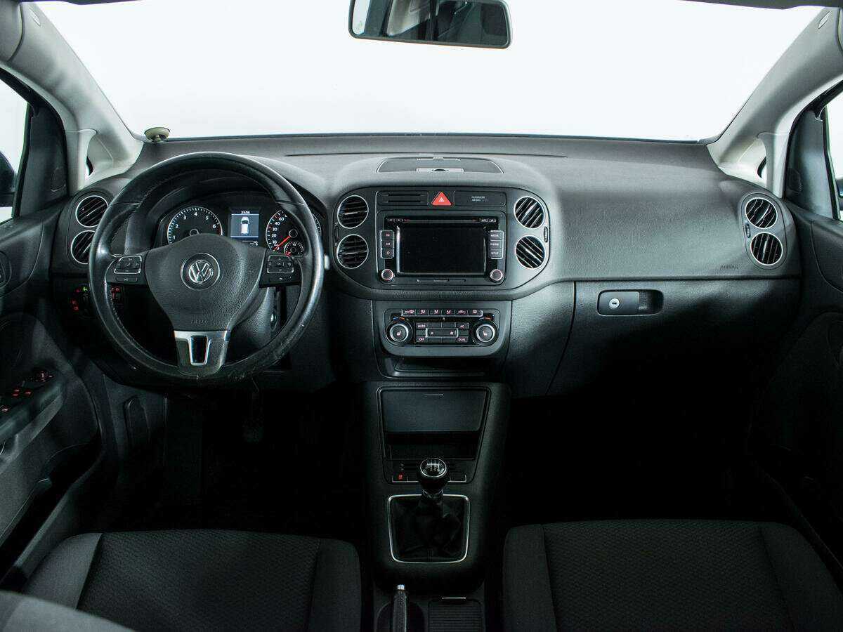 Volkswagen Golf Plus с пробегом — 2011 год. Фото: #11
