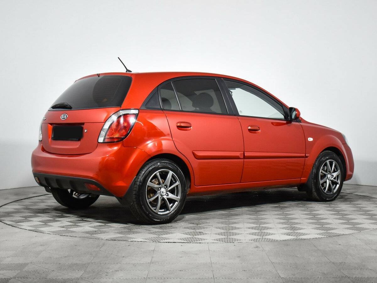 Kia Rio с пробегом — 2010 год. Фото: #4
